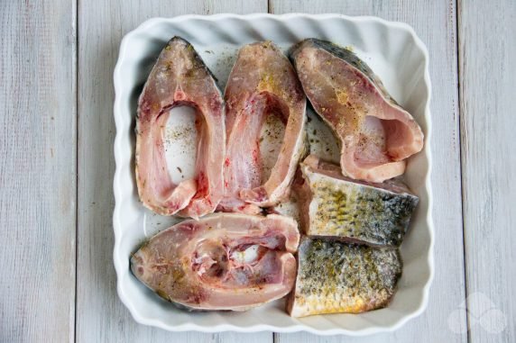Carp pieces in the oven - recipe photo, step 2