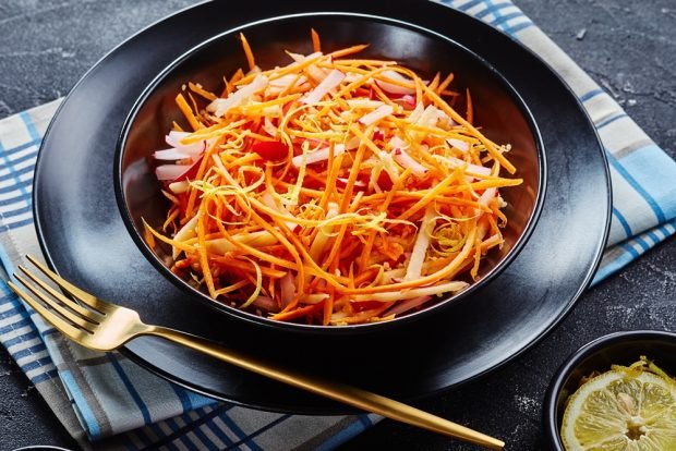 Carrot salad with apple and radish Carrot salad with apple and radish