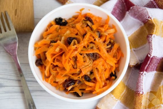 Carrots, apples and raisins - recipe photo, step 3