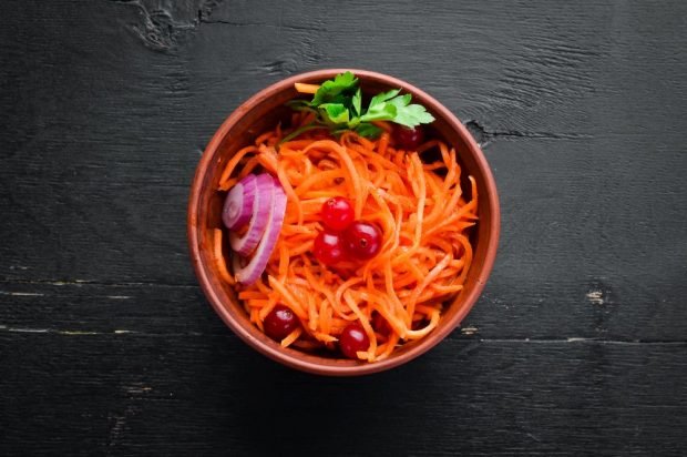 Carrots in Korean with cranberry and onions Carrots in Korean with cranberry and onions
