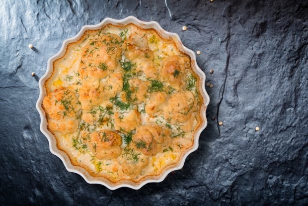 Casserole of colored cabbage with sour cream and herbs Casserole of colored cabbage with sour cream and herbs