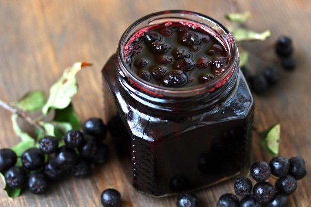 Chernivopa jam with cherry leaf Chernivopa jam with cherry leaf