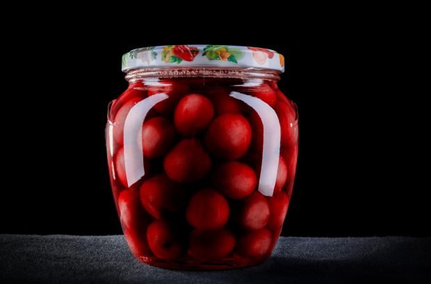 Cherry in its own juice for the winter Cherry in its own juice for the winter