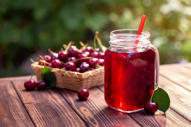 Cherry juice for the winter through a juicer Cherry juice for the winter through a juicer