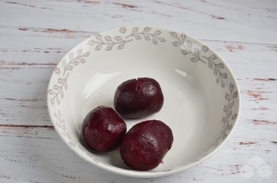 Cherry salad with beets and tomatoes - recipe photo, step 1