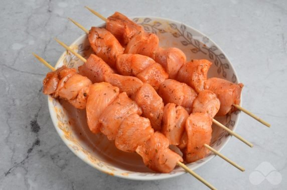 Chicken kebabs in Greek on the grill - recipe photo, step 4