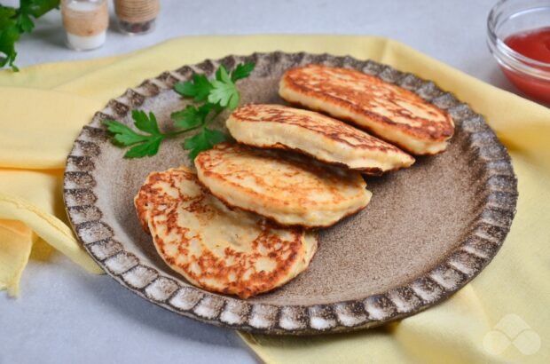 Chicken pancakes on yogurt Chicken pancakes on yogurt