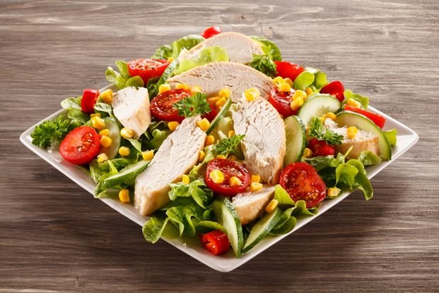 Chicken salad, vegetables and canned corn Chicken salad, vegetables and canned corn
