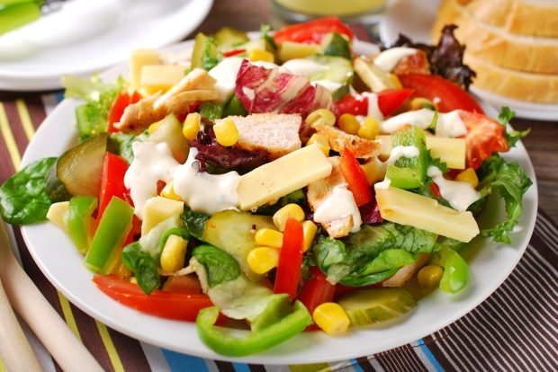 Chicken salad, vegetables and cheese Chicken salad, vegetables and cheese