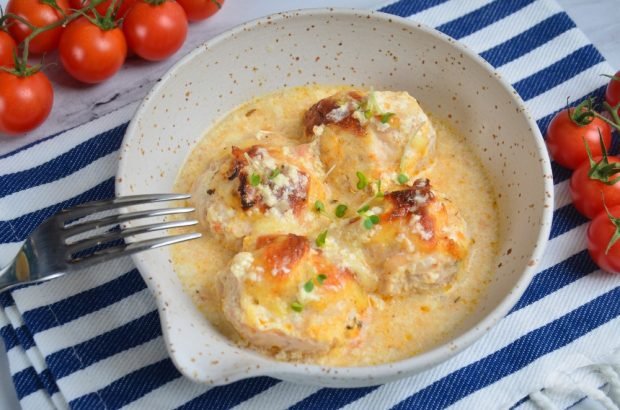Chicken yokes in cream with paprika Chicken yokes in cream with paprika
