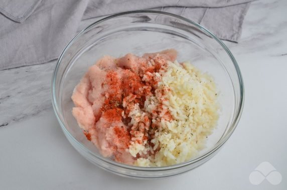 Chicken yokes in cream with paprika - recipe photo, step 1