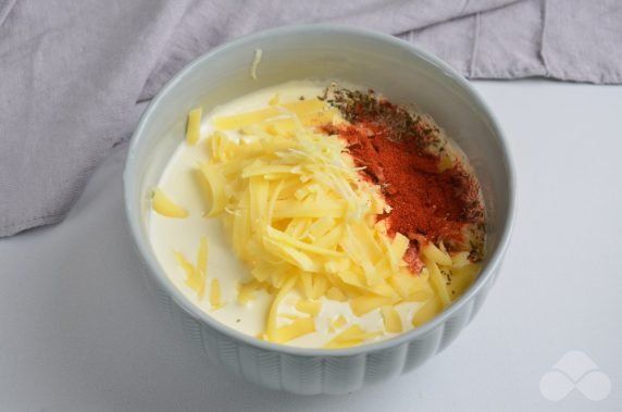 Chicken yokes in cream with paprika - recipe photo, step 2