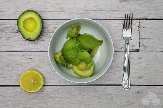 Classic guacamole with avocado - recipe photo, step 4