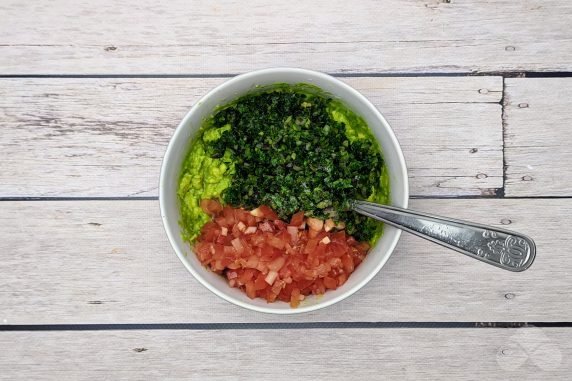 Classic guacamole with avocado - recipe photo, step 6