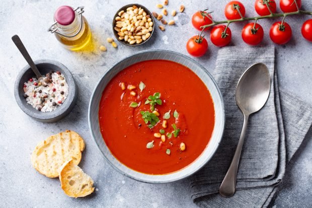 Classic tomato soup-puree