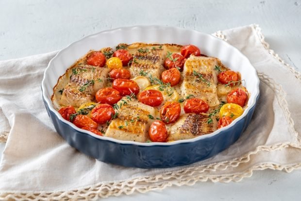 Cod from cod with tomatoes in the oven Cod from cod with tomatoes in the oven
