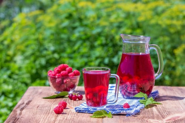Combat from gooseberries and raspberries for the winter Combat from gooseberries and raspberries for the winter