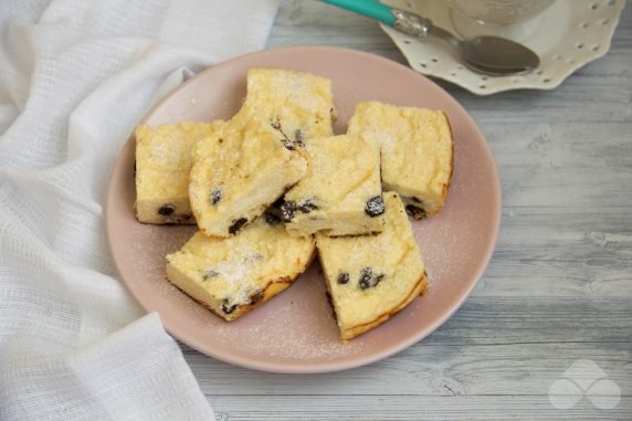 Cottage cheese casserole with raisins in a slow cooker - recipe photo, step 6