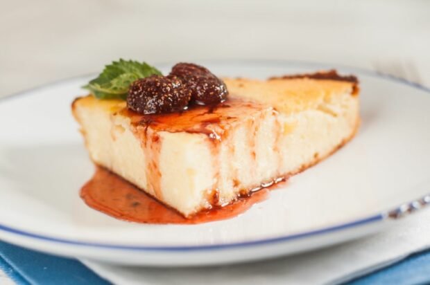 Cottage cheese casserole with strawberry jam Cottage cheese casserole with strawberry jam
