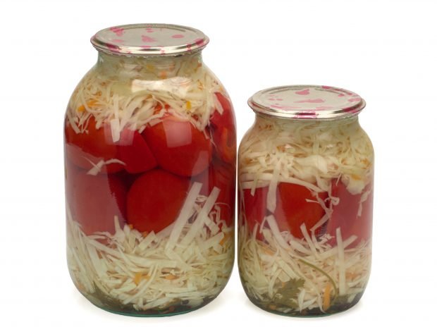 Coven tomatoes for the winter in banks
