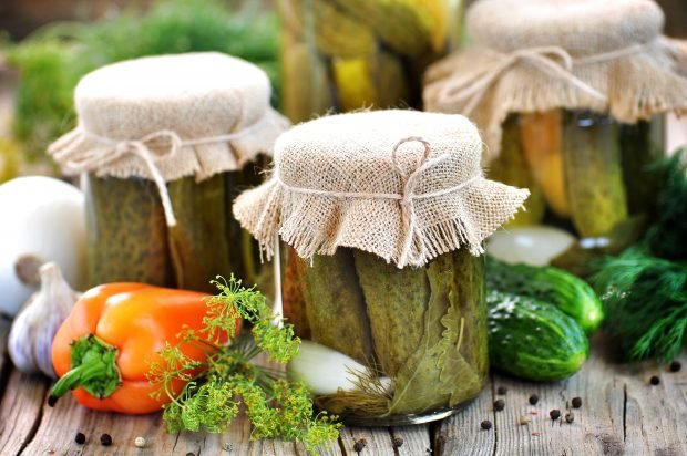 Crispy pickled cucumbers with vinegar for the winter Crispy pickled cucumbers with vinegar for the winter