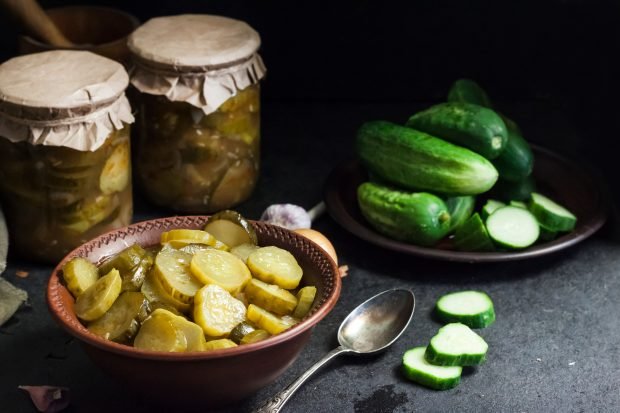 Cucumber salad with garlic for the winter Cucumber salad with garlic for the winter