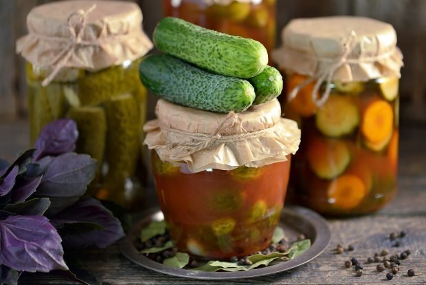 Cucumbers in tomato paste with garlic for the winter Cucumbers in tomato paste with garlic for the winter
