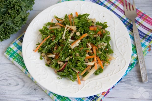 Curly cabbage, apples and carrots Curly cabbage, apples and carrots