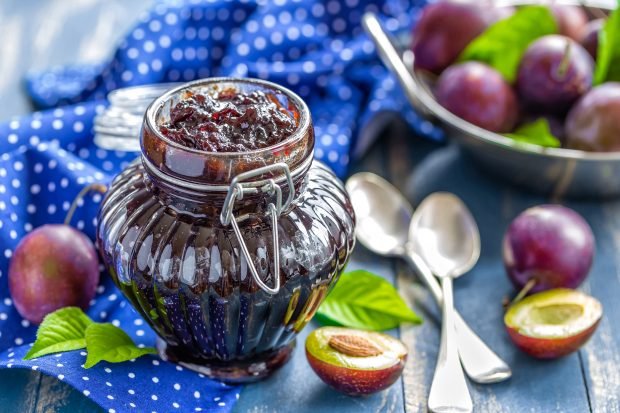 Dense jam from plums without bones Dense jam from plums without bones