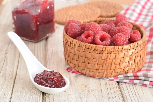Dense jelly-five-printer from raspberry without gelatin Dense jelly-five-printer from raspberry without gelatin