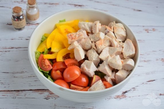 Dietary salad with chicken and olives - recipe photo, step 3