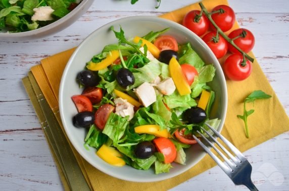 Dietary salad with chicken and olives - recipe photo, step 4