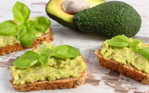 Dietary sandwiches with avocados