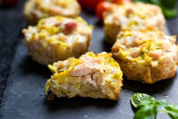 Egg muffins with chicken and turmeric