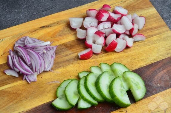Egg salad, spinach and radish - recipe photo, step 2