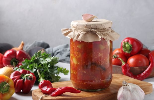 Eggplant with bell pepper and tomatoes for the winter Eggplant with bell pepper and tomatoes for the winter