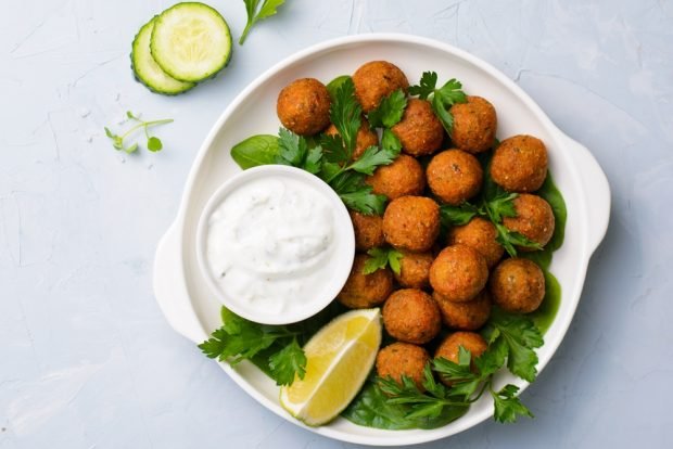 Falafel with peas