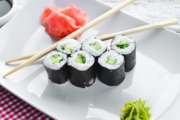 Fast rolls with cucumbers Fast rolls with cucumbers