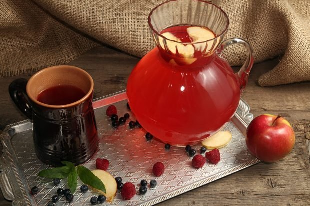Fill of apples and raspberries for the winter