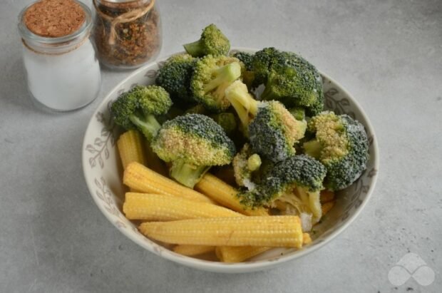 Fish fillet with broccoli and corn - recipe photo, step 2