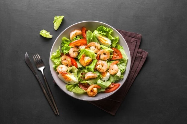 Fresh salad with shrimp, eggs and tomatoes Fresh salad with shrimp, eggs and tomatoes