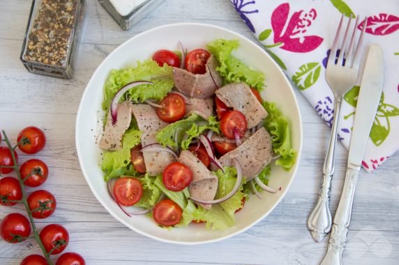 Fresh vegetable salad with beef - recipe photo, step 3