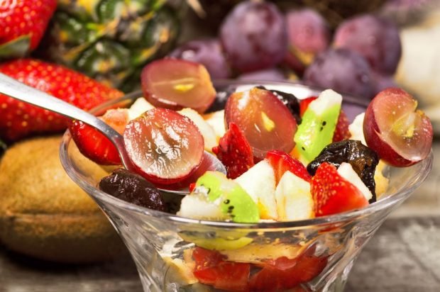 Fruit salad with prunes Fruit salad with prunes