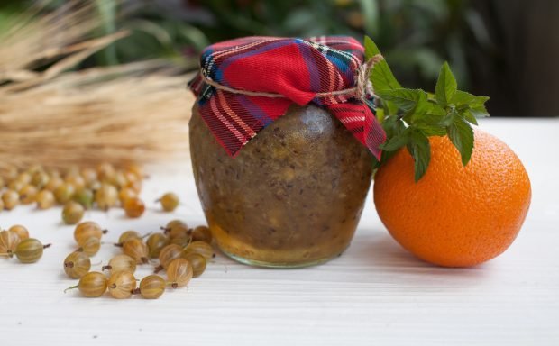 Gooseberries with orange and banana for the winter without cooking Gooseberries with orange and banana for the winter without cooking