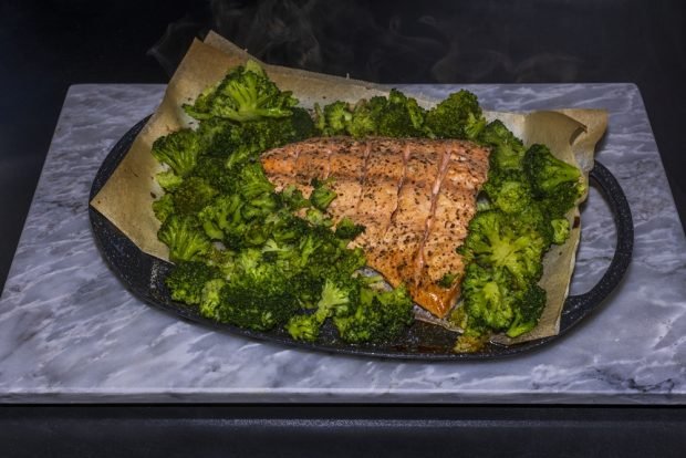 Gorbusha with broccoli in the oven Gorbusha with broccoli in the oven