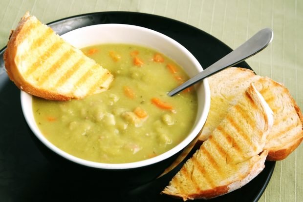 Green pea soup with carrots Green pea soup with carrots