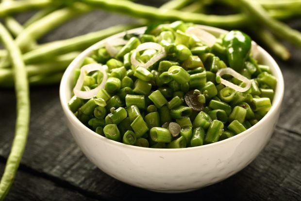 Green peas and patching beans Green peas and patching beans