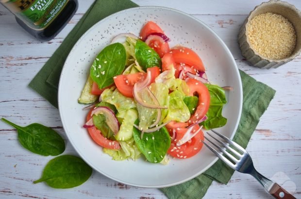Green salad with cucumbers and purple onions Green salad with cucumbers and purple onions
