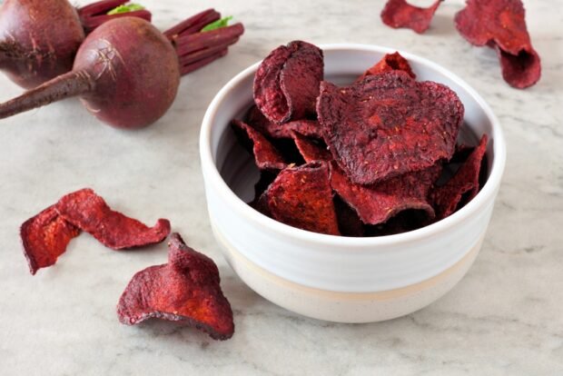 Home chips from beets Home chips from beets