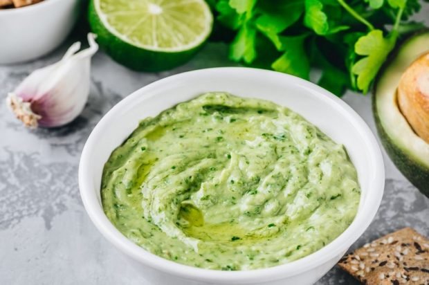 Humus with avocado, greenery and lime juice Humus with avocado, greenery and lime juice